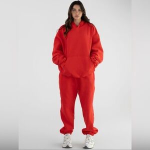 Comfrt Unisex Minimalist Hoodies and Sweatpants Set in Crimson